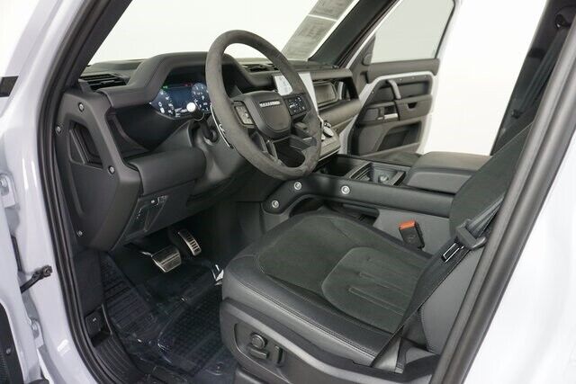 2023 Land Rover Defender V8