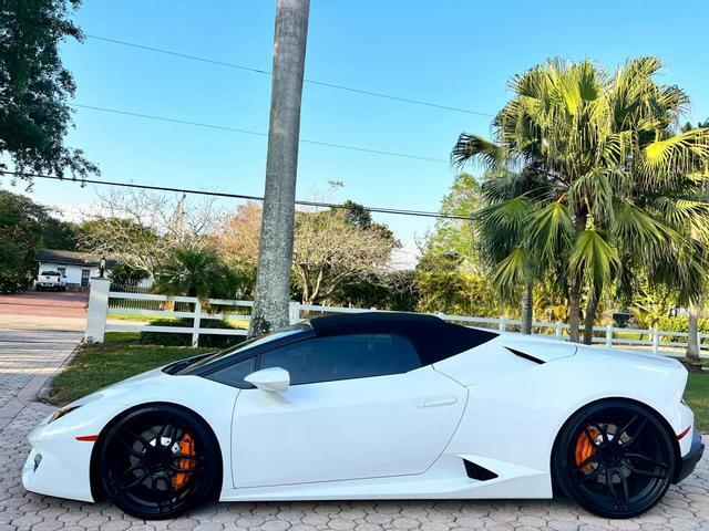 2018 Lamborghini Huracan LP580-2 Spyder Convertible 2D