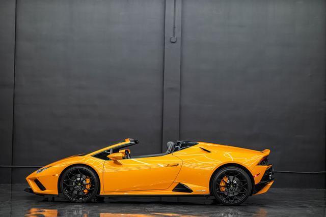 2022 Lamborghini Huracan EVO RWD Spyder Convertible 2D