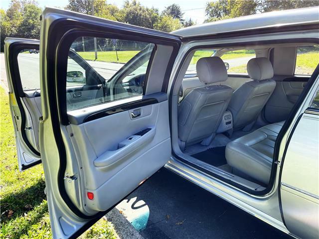 2010 Cadillac DTS Limousine