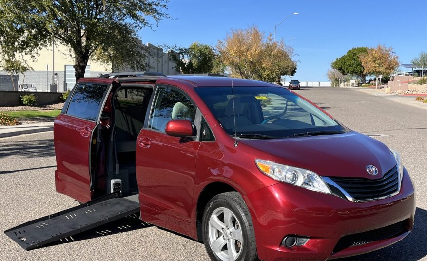 2014 Toyota Sienna LE Power Side-Entry