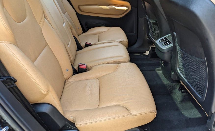 2016 Volvo XC90 T6 Momentum
