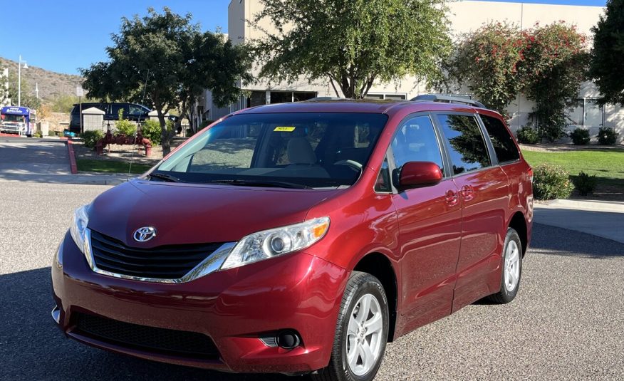 2014 Toyota Sienna LE Power Side-Entry