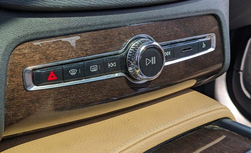 2016 Volvo XC90 T6 Momentum
