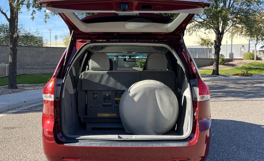 2014 Toyota Sienna LE Power Side-Entry