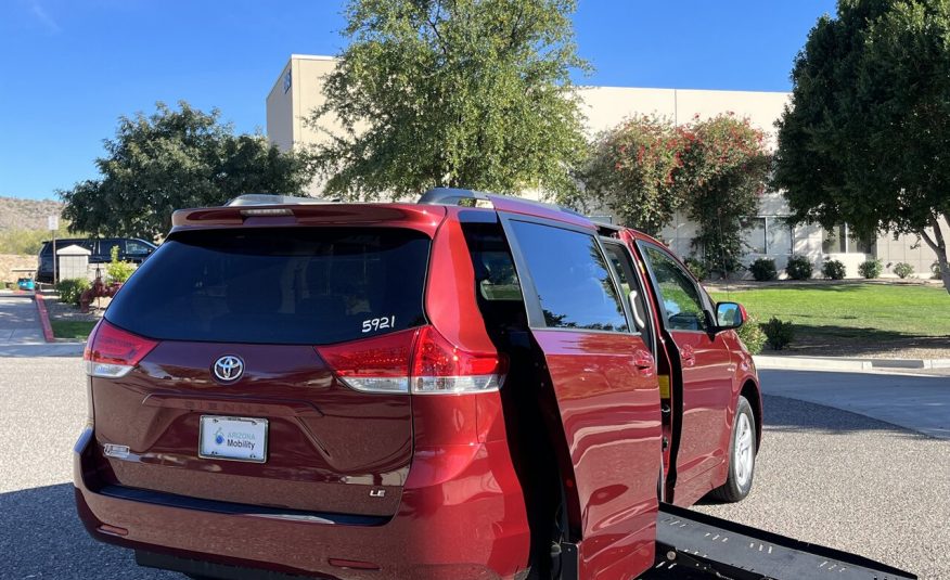 2014 Toyota Sienna LE Power Side-Entry