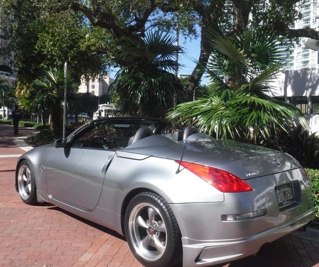 2006 Nissan 350Z Custom 350Z 6 Speed Convertible