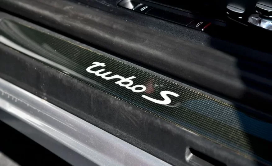 2019 Porsche 911 Turbo S Cabriolet