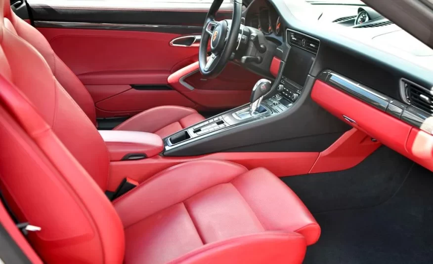 2019 Porsche 911 Turbo S Cabriolet