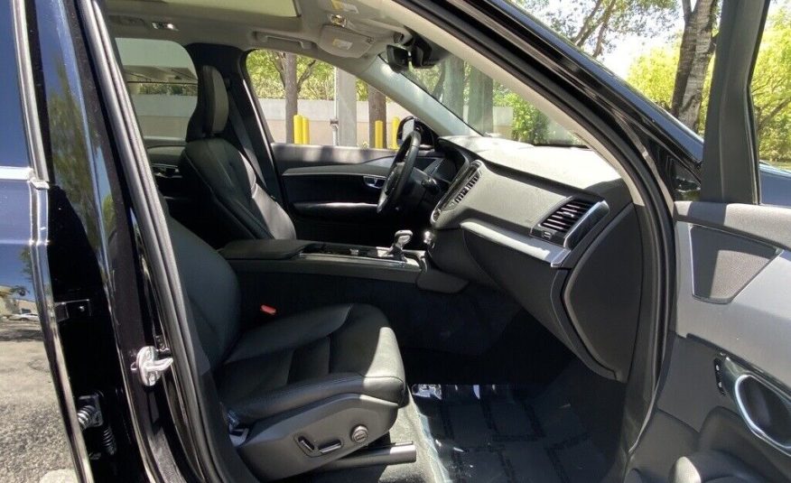 2022 Volvo XC90 T5 Momentum