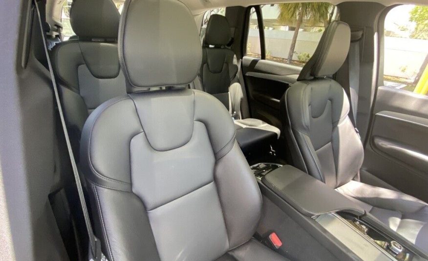 2022 Volvo XC90 T5 Momentum
