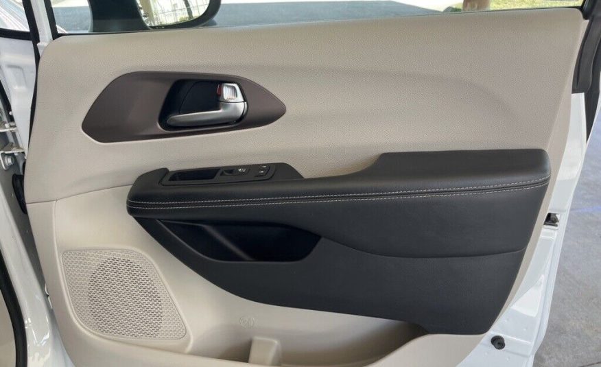 2021 Chrysler Voyager LXI