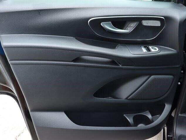 2022 Mercedes-Benz Metris Passenger Van
