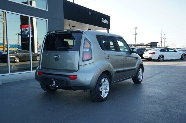 2011 Kia Soul + 4dr Crossover 4A