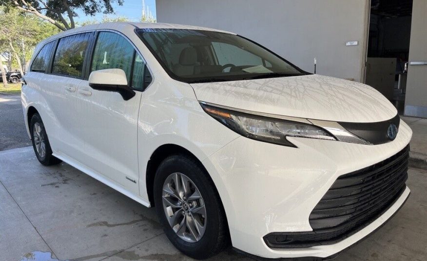 2021 Toyota Sienna LE