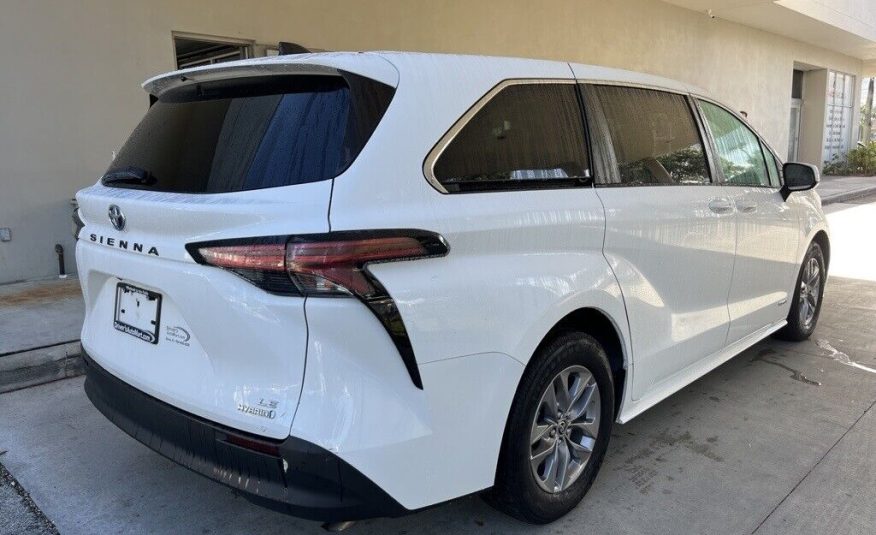 2021 Toyota Sienna LE