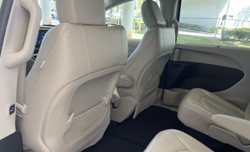 2021 Chrysler Voyager LXI