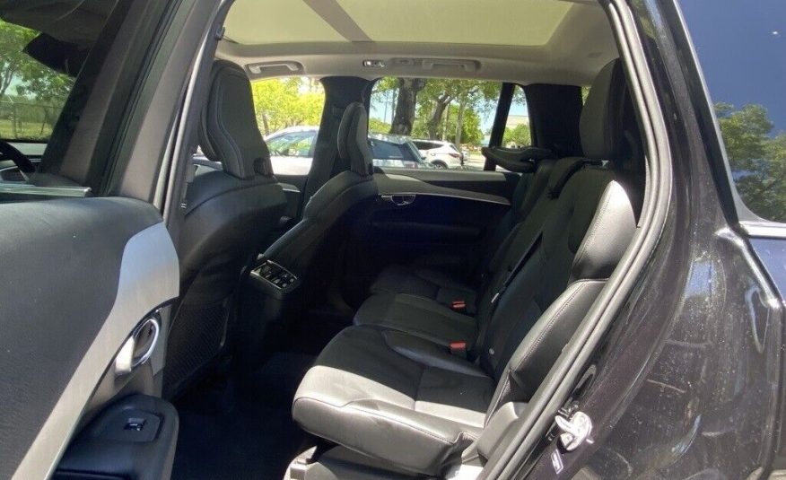 2022 Volvo XC90 T5 Momentum