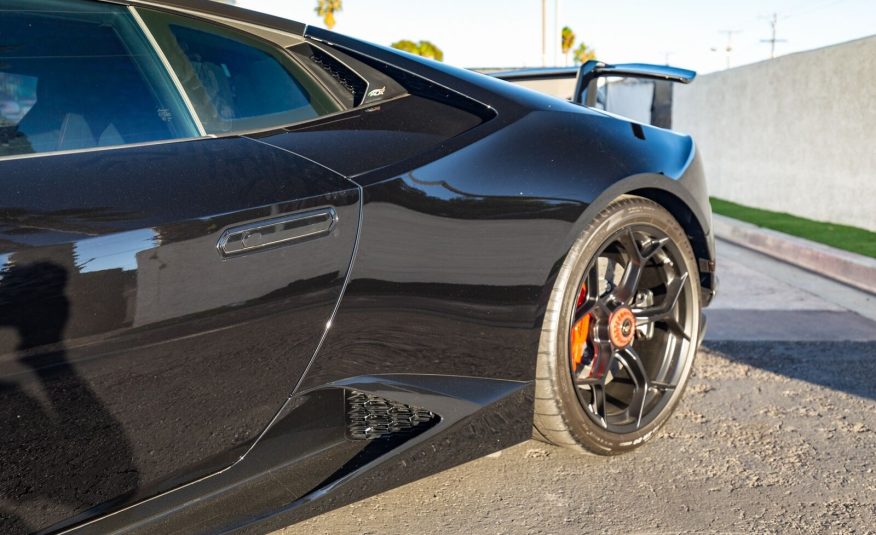 2019 Lamborghini Huracan LP 640-4 Performante