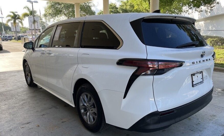 2021 Toyota Sienna LE