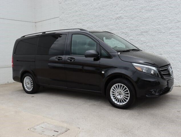 2022 Mercedes-Benz Metris Passenger Van