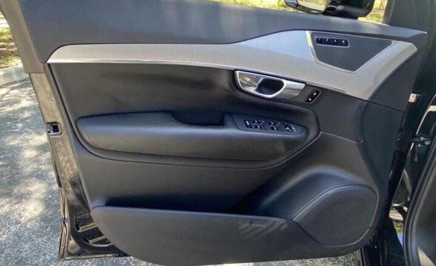 2022 Volvo XC90 T5 Momentum