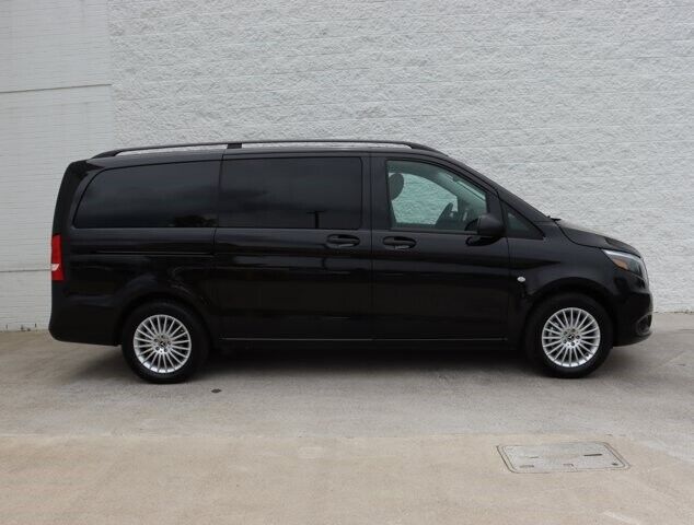 2022 Mercedes-Benz Metris Passenger Van