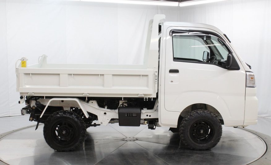 2022 Daihatsu HiJet 4X4 Dump Bed