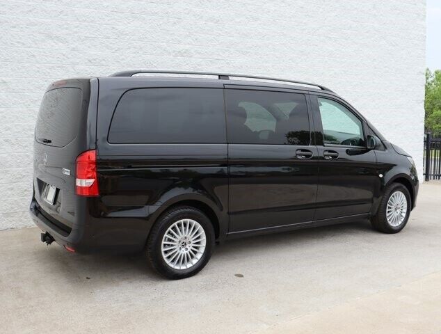 2022 Mercedes-Benz Metris Passenger Van
