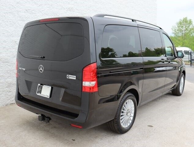 2022 Mercedes-Benz Metris Passenger Van
