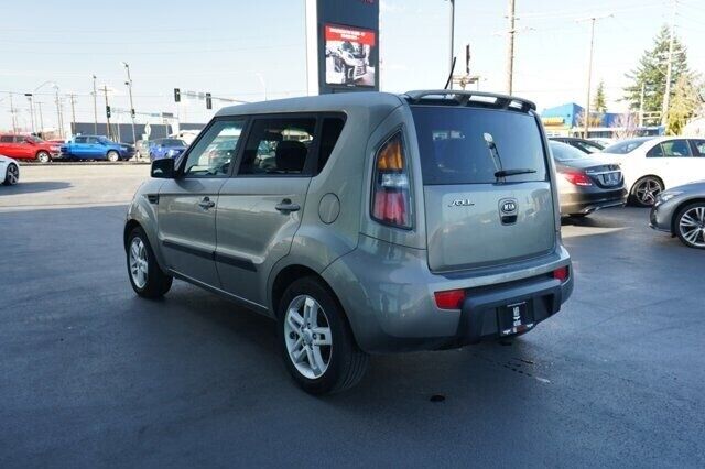 2011 Kia Soul + 4dr Crossover 4A