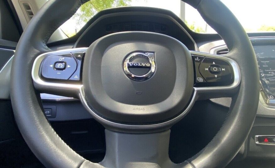 2022 Volvo XC90 T5 Momentum