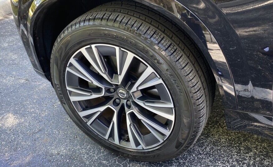 2022 Volvo XC90 T5 Momentum